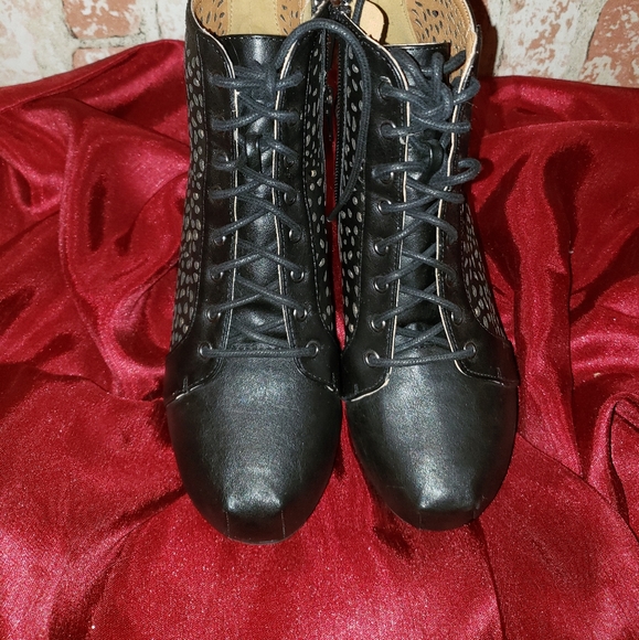 Heeled Black zip/lace size 7 - Picture 2 of 6